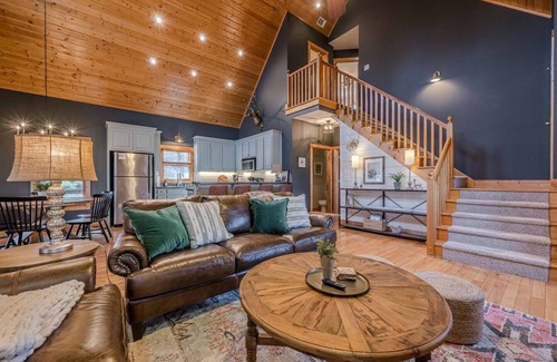 Dahlonega House | Cozy Dahlonega Cabin w/Hot Tub