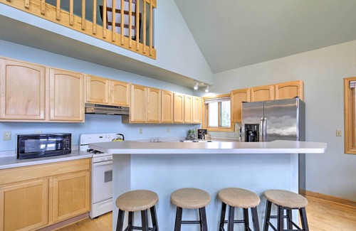 Eagle River House | Cozy Dam Lake Escape w/Dock, Yard & Water Access!