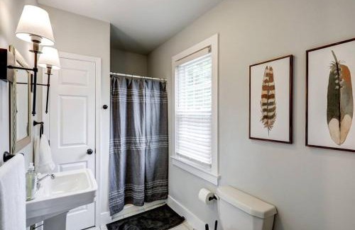 Mountville House | Cozy Dark & Moody Home New Reno 10 mins to Lanc