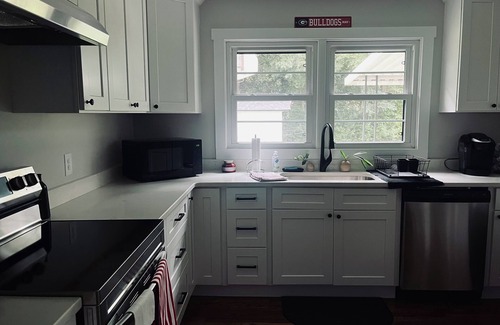 Athens House | Cozy Dawg retreat in Athens.