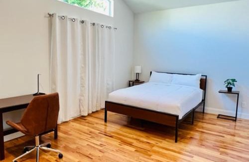 Newark House | Cozy & Deluxe Apartment - EZ Access to NYC