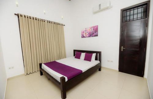 Dammakusala Mawatha House | Cozy Deluxe Room Near Ambalangoda Beach