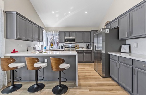 Paradise Valley Village House | Cozy Desert Escape Fire Pit Pool Fast WiFi