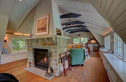 Upper Montclair Cottage | Cozy Designer Cottage with Saltwater Pool