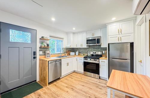 Calabasas House | Cozy Designer Guesthouse with Style - RE