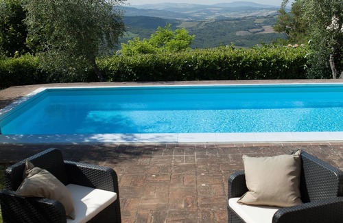 Radicondoli Villa | Cozy detached villa with private, scenic pool and garden