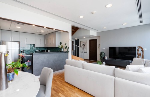 Bur Dubai Apartment | Cozy DIFC Duplex w/Burj View, Pool and Gym