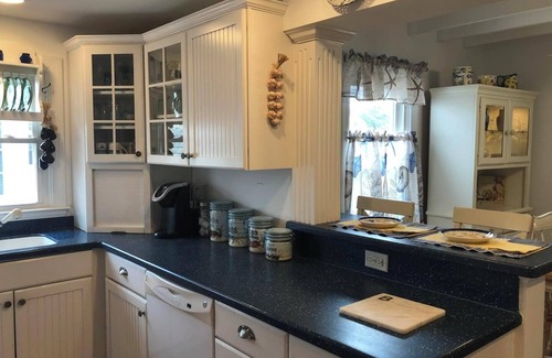 Country Club Estates House | Cozy Dog-Friendly Cottage, Steps to Rehoboth Beach & Boardwalk!