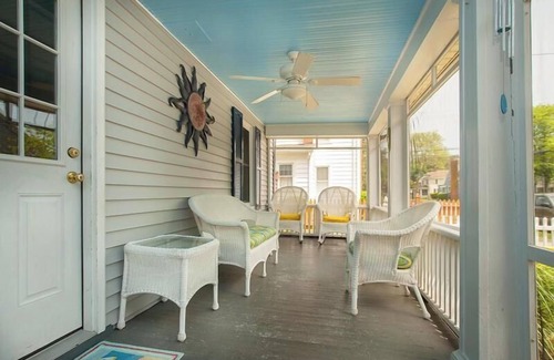 Country Club Estates House | Cozy Dog-Friendly Cottage, Steps to Rehoboth Beach & Boardwalk!