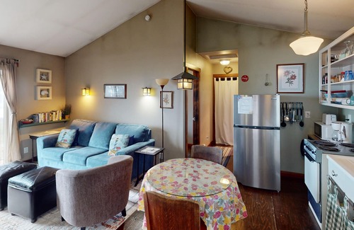 South Beach Cabin | Cozy Dog-friendly Cottage with Great Ocean Views and Fantastic Location