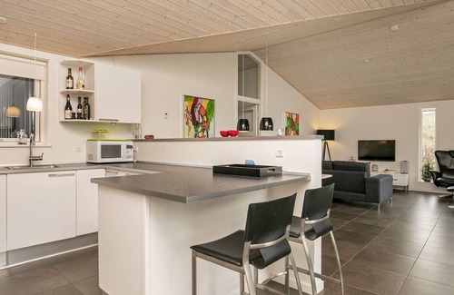Skals House | Cozy Dog-Friendly Cottage near Coast-By Traum