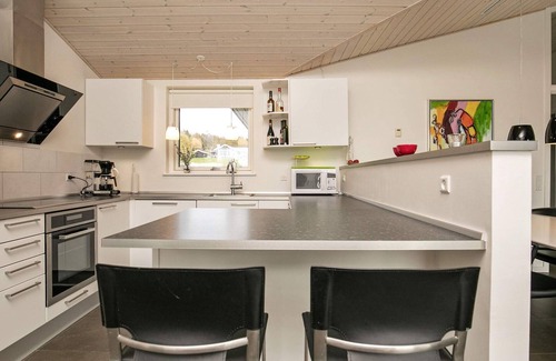 Skals House | Cozy Dog-Friendly Cottage near Coast-By Traum