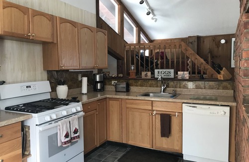 Wilmington House | Cozy Dog-Friendly Family Home with Clubhouse Amenities