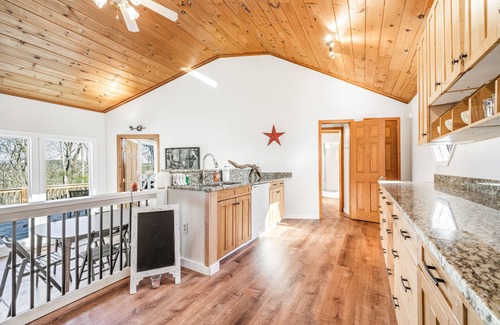Ellijay House | Cozy dog-friendly home with mountain views, large balcony, wood stove & AC
