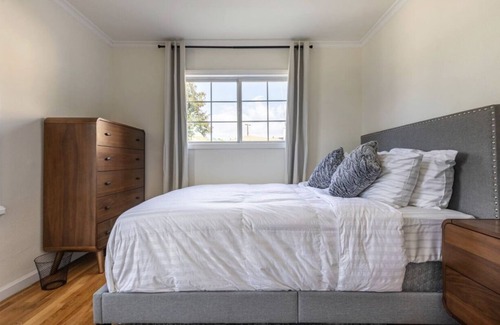 Northwest Anaheim House | Cozy Dog-friendly Living Space - close by Knott’s, Porto’s, Disney