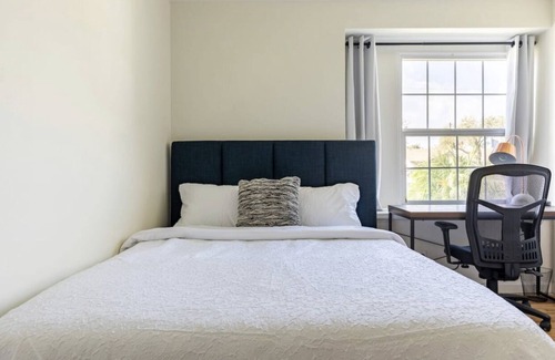 Northwest Anaheim House | Cozy Dog-friendly Living Space - close by Knott’s, Porto’s, Disney