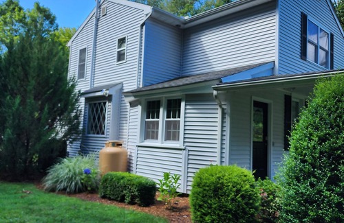 Northford House | Cozy dog friendly updated house in quiet village adjacent to park