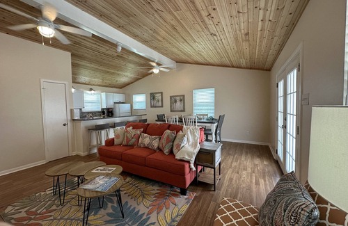 Jamaica Beach House | Cozy, Dog Friendly, Close to Beach!