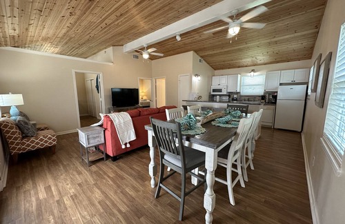 Jamaica Beach House | Cozy, Dog Friendly, Close to Beach!