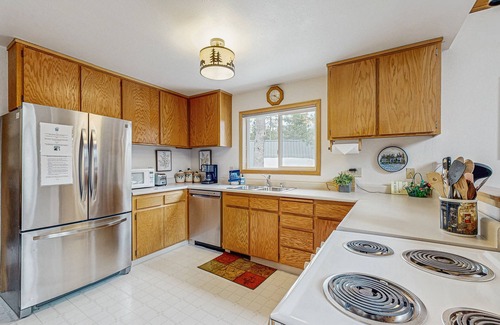 Soda Springs House | Cozy, dog-friendly getaway with wood stove & washer/dryer