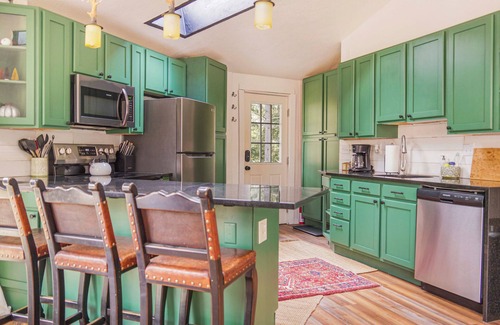 Breckenridge Cabin | Cozy dome cabin in Blue River forest 7 min to Breck. Pet friendly! On bus route!