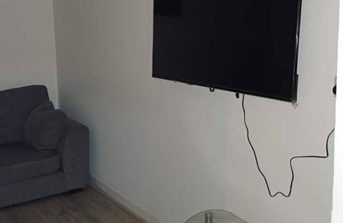 Wolverhampton House | Cozy double bedroom