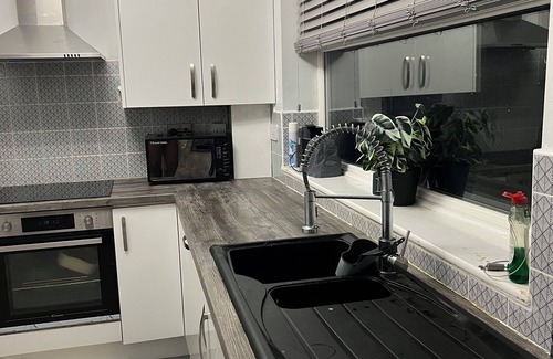 Wigan House | Cozy Double Room near Haigh Woodland Park & Wigan Town Centre