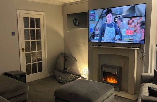 Wigan House | Cozy Double Room near Haigh Woodland Park & Wigan Town Centre