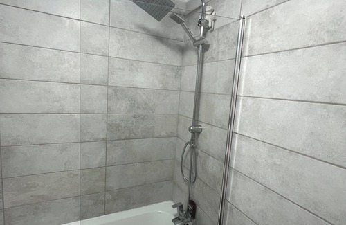 Wigan House | Cozy Double Room near Haigh Woodland Park & Wigan Town Centre
