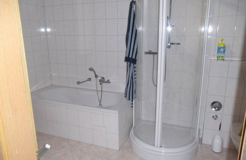 Beerfelden Apartment | Cozy double room no. 1 with kitchen, bathroom and shower