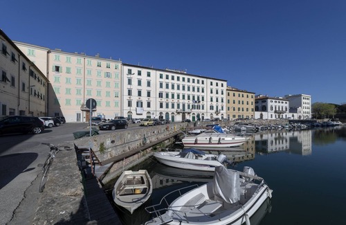 Venezia Nuova House | Cozy double room with en-suite bathroom and small terrace overlooking the canals