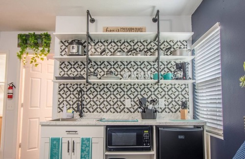 Lake Como House | Cozy Downtown 1BR Kitchenette & Pet-Friendly