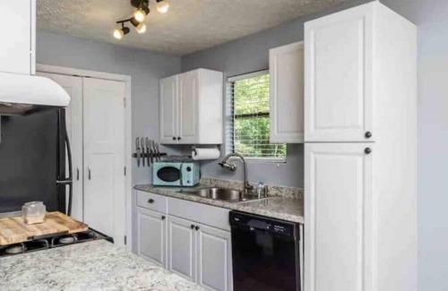 Acworth House | Cozy Downtown Acworth House-near Lakepoint Sports