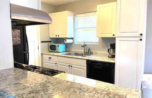 Acworth House | Cozy Downtown Acworth House-near Lakepoint Sports