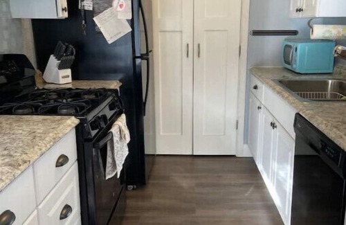 Acworth House | Cozy Downtown Acworth House-near Lakepoint Sports