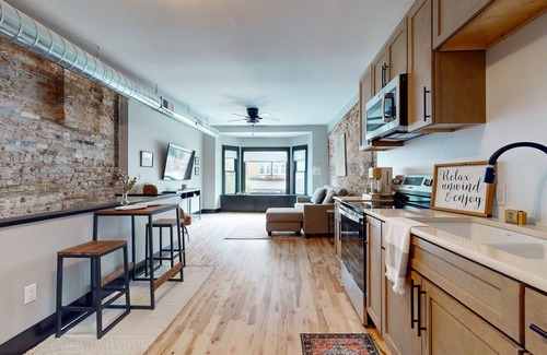 Janesville Apartment | Cozy downtown apartment with full kitchen-centrally located