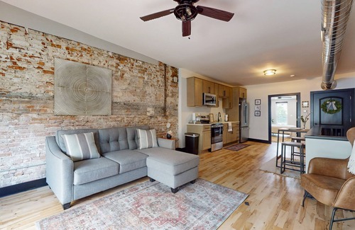 Janesville Apartment | Cozy downtown apartment with full kitchen-centrally located