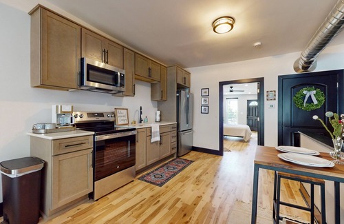 Janesville Apartment | Cozy downtown apartment with full kitchen-centrally located