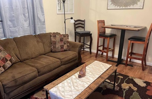 Montrose House | Cozy downtown bungalow minutes from Black Canyon