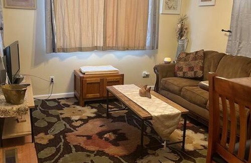 Montrose House | Cozy downtown bungalow minutes from Black Canyon