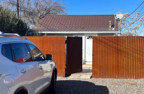 Montrose House | Cozy downtown bungalow minutes from Black Canyon
