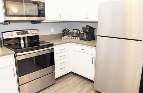 Mile Square Apartment | Cozy Downtown Gem