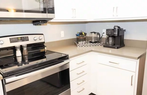 Mile Square Apartment | Cozy Downtown Gem