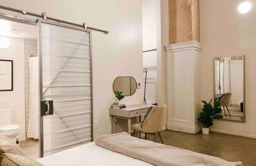 Old City Apartment | Cozy Downtown Loft
