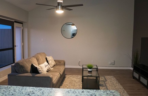 Medical District Apartment | Cozy Downtown Luxury High-Rise: Sleeps 6