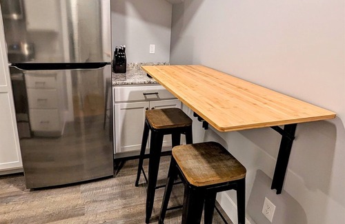 Manchester Apartment | Cozy downtown Manchester 1-bedroom apartment