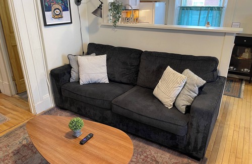 Old North End Apartment | Cozy Downtown Retreat - 5 min walk to Church St