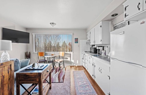 Cliff - Cannon Apartment | Cozy Downtown Studio- Arena, Podium, GU