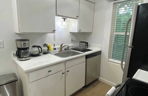Hyde Park Apartment | Cozy Downtown studio
