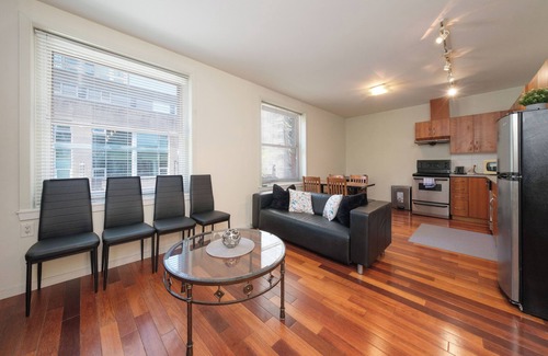 Coal Harbour Apartment | Cozy Downtown Vancouver Apartment Near Waterfront Station